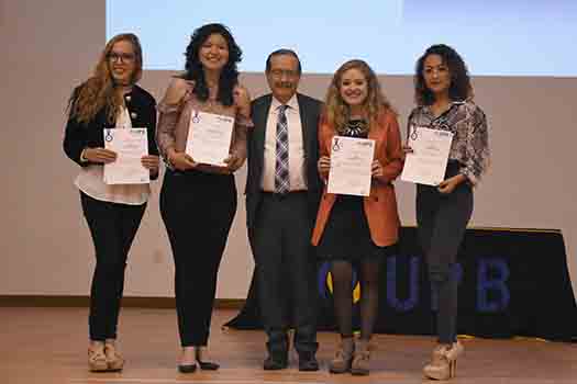 1.Najwa Nemtala, Gabriela Capriles, Manuel Olave - Rector de la UPB, Camila Gardeazabal y Lesdenka Merubia